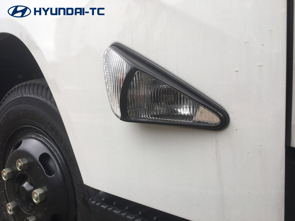 den_xi_nhan_ben_hong_cua_xe_tai_do thanh iz65